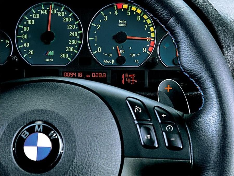 Панель приборов BMW M3 Convertible (E46) 2001 года  (фото 42 из 58)